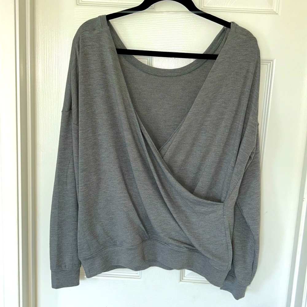 Lole’ open back sweater sweatshirt Medium